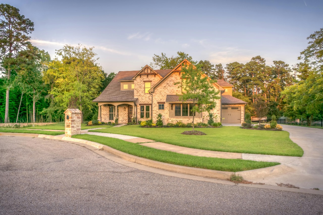 Get premium service from Top real estate agents Pensacola Florida in all transactions.