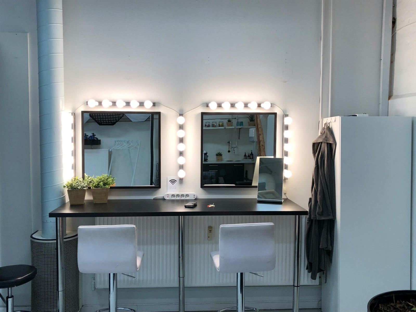 Spiegelschrank bad mit Beleuchtung mit LED und praktischem Stauraum und praktischem Stauraum